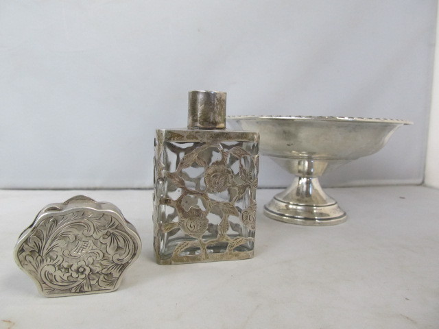 lot 109 image: Vintage Sterling Silver Trinket Box Flask & Footed Bowl