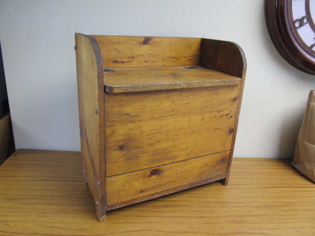 lot 97 image: Vintage Wooden Storage Bench