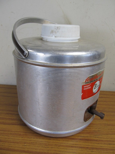 lot 100 image: Vintage COLEMAN Featherflite 2 Gallon Water Cooler w Spout