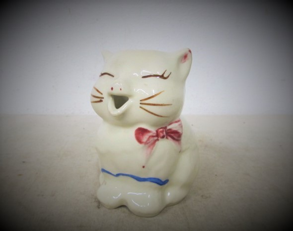 lot 71 image: Vintage PUSS N BOOTS Cat Creamer