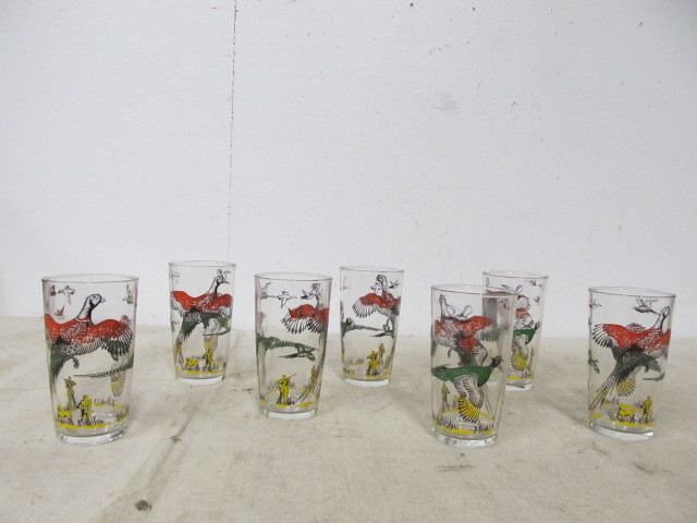 lot 72 image: Set of Vintage 1950s Pheasant Hunting Glass Tumblers