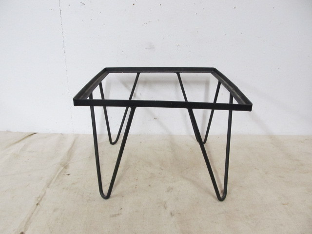 lot 87 image: Mid Century Iron Hairpin Footstool or Table Base