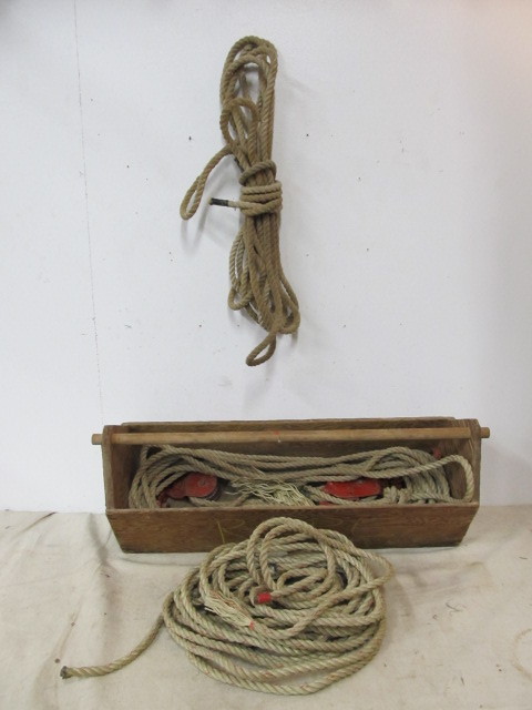 lot 89 image: Vintage Tool Carrier wRope & Pulley