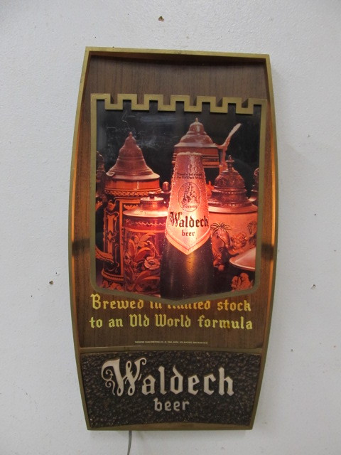 lot 120 image: Vintage Lighted WALDECH Hamms Advertising Beer Sign