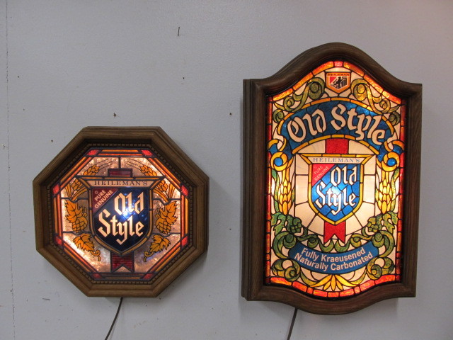 lot 122 image: 2 Vintage Lighted HEILEMANS Old Style Beer Signs