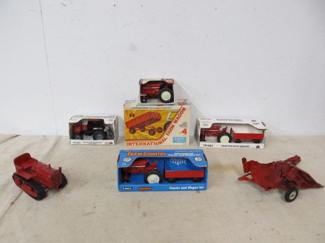 lot 125 image: NICE Lot of Vintage Diecast etc Farm Toys
