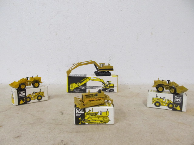 lot 127 image: Mint in Box NZG Diecast CATERPILLAR Construction Vehicles