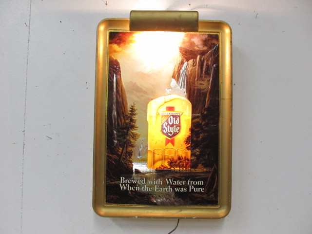 lot 134 image: Working Vintage OLD STYLE Lighted Waterfall Beer Sign