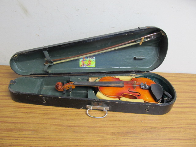 lot 148 image: Original Antique 12 Violin wWood Case