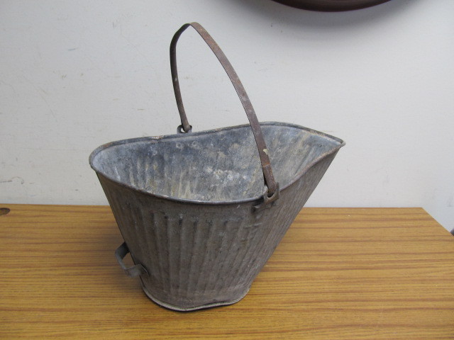 lot 159 image: Antique Primitive Galvanized Scuttle Pot