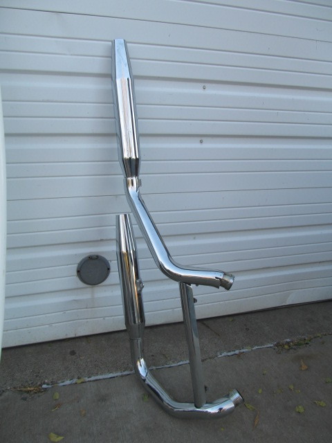 lot 169 image: Nice Harley-Davidson Chrome Exhaust System