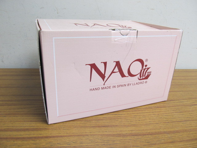 lot 186 image: LARGE NAO by LLADRO Nacimiento Figurine of Mary, Joseph, Jesus 