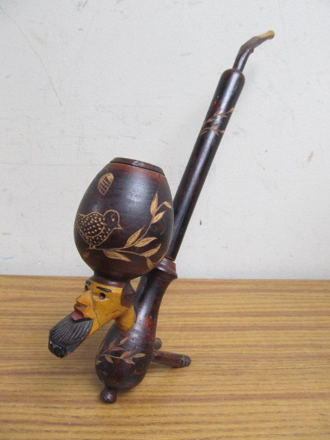 lot 190 image: Large Vintage Hand Carved & Painted Tobacco Pipe