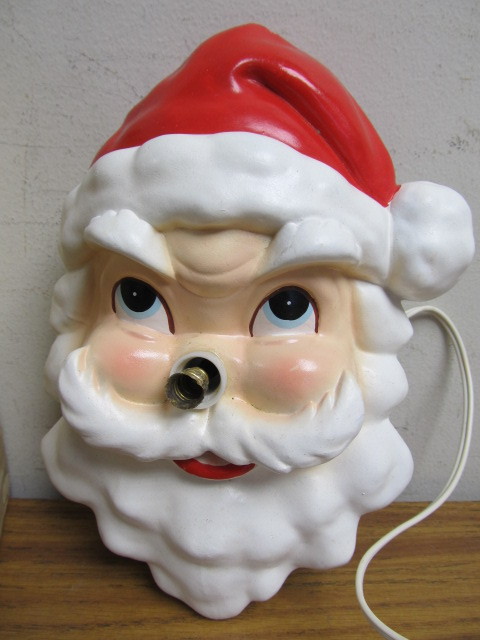 lot 193 image: Vintage Santa Face Electric Papier Mache Wall Plaque