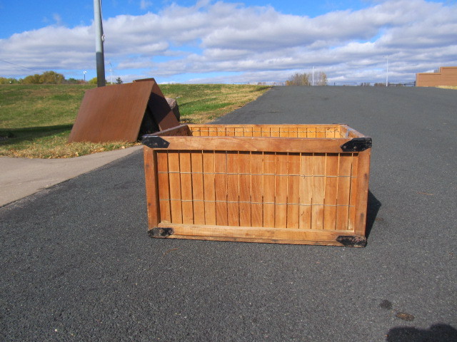 lot 192 image: Old Vintage 1930s Industrial Crate 