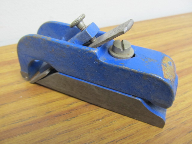 lot 182 image: Old Vintage Wood Carving Tools etc