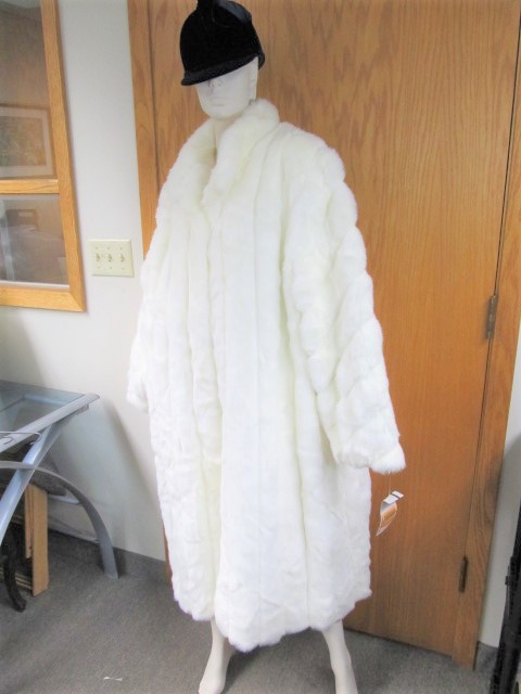 lot 63 image: NEW wTAGS Donna Salyers Fabulous Furs Faux Fur Coat - Size XXXL