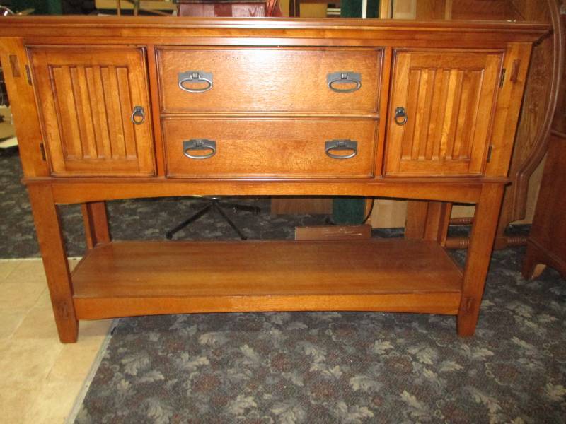 Beautiful Broyhill Mission Style Buffet with lots of Storage
