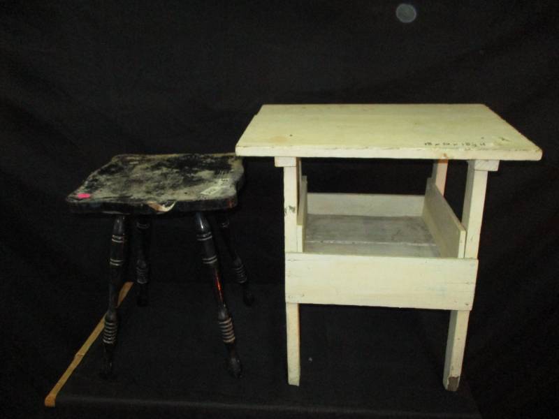 2 Wooden Stands