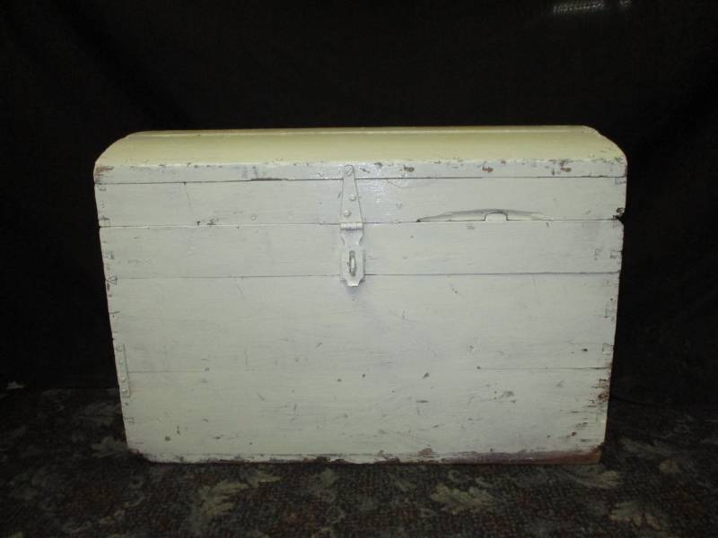 AntiqueWood Chest trunk with round top