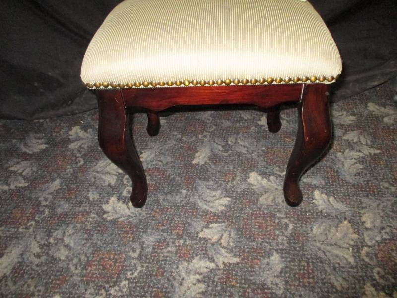Adorable Stoolfoot rest