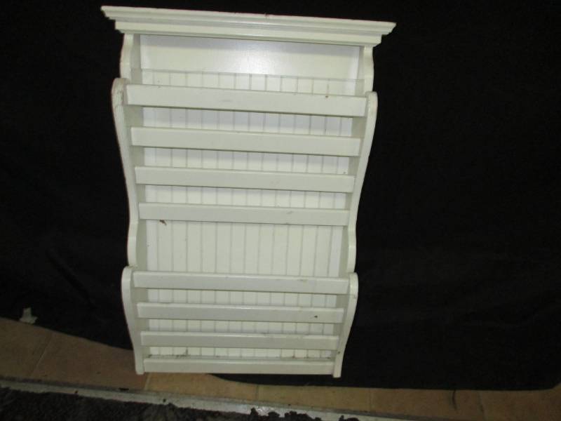 Wall Shelf for Magazines or Books