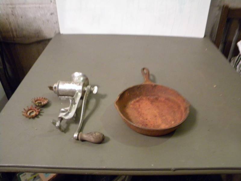 Cast Iron Pan & Meat Grinder