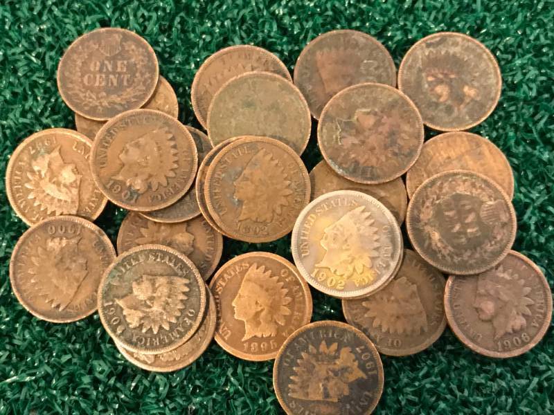 lot 27 image: Lot of 25 Indian Head Pennies