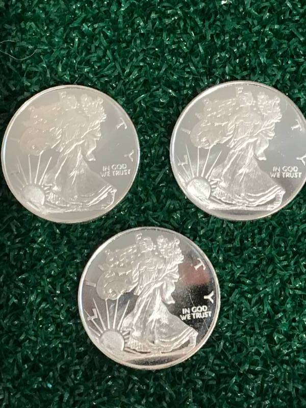 lot 35 image: Lot of 3 Silver .999 Liberty 12 oz Coins