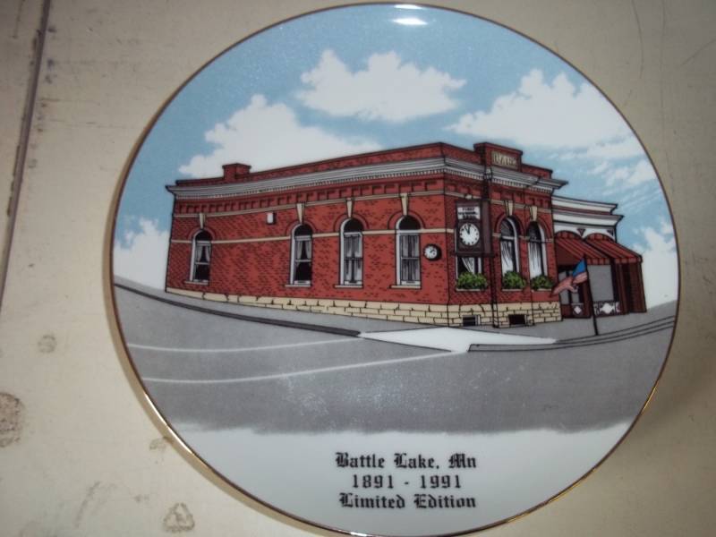 lot 10 image: Battle Lake Collectable Commemorative Plate