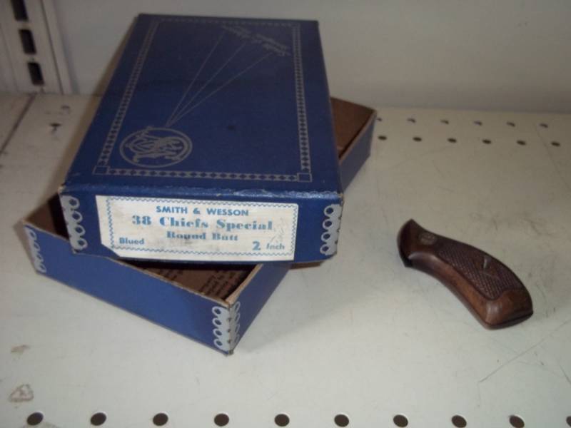 lot 14 image: Original Box for Smith and Wesson 38 Chiefs Special with Hand Grip