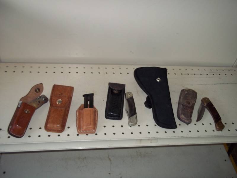 lot 20 image: Knives with Sheath and Handgun Holster