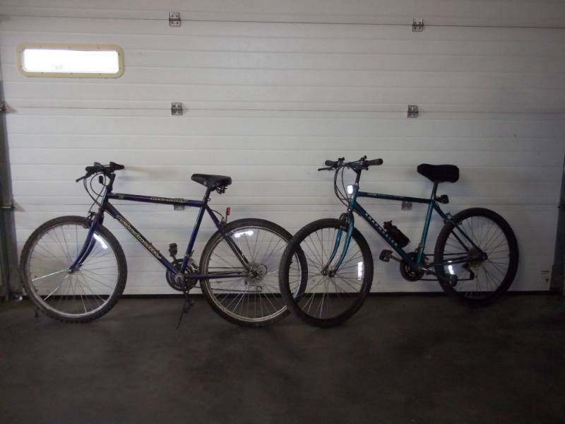 lot 75 image: Pair of Roadmaster 15 Speed Bikes