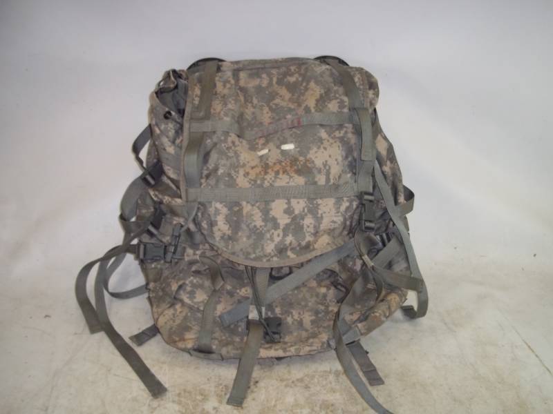 lot 106 image: Army Backpack