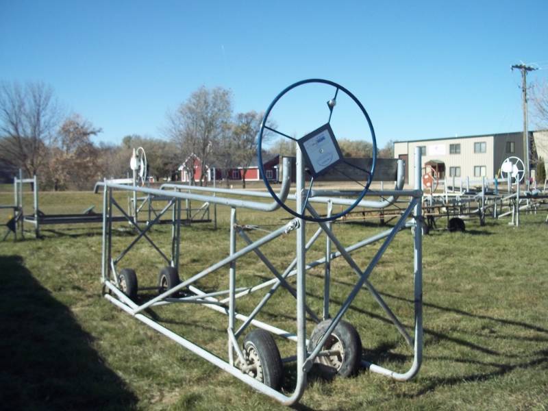 lot 35 image: 20 Galvanized Pontoon Lift