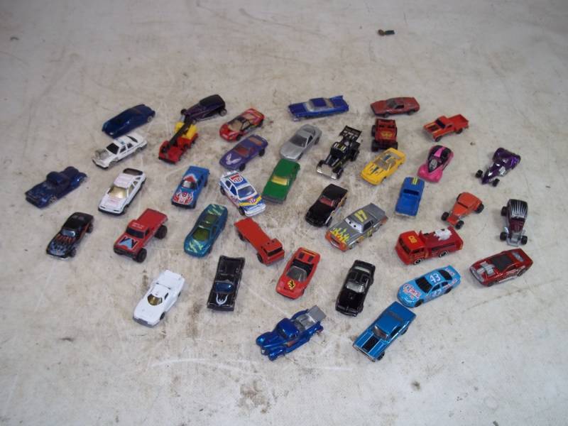 lot 49 image: Matchbox and Hotwheels Cars