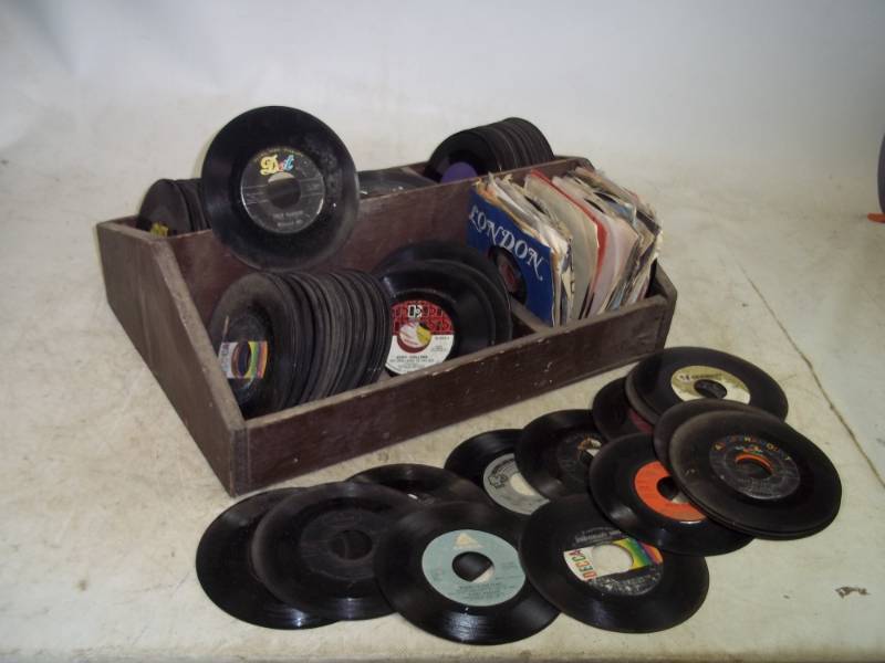 lot 59 image: Vintage 45s Records 50-60-70s  100