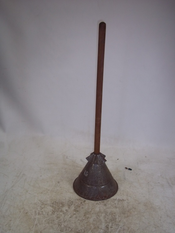 lot 63 image: Vintage Cloths Agitator