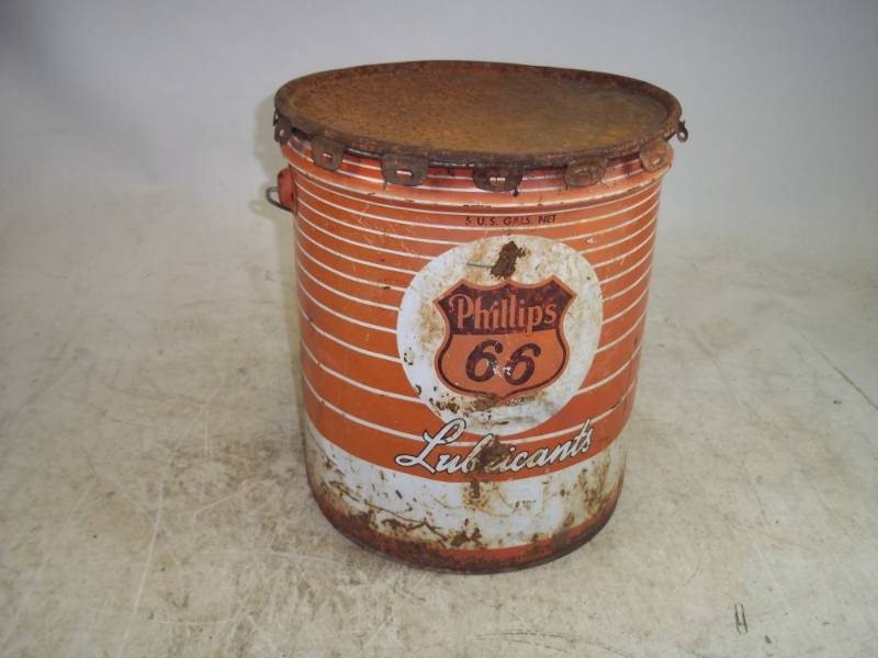 lot 69 image: Vintage 5 Gallon Phillips 66 Can