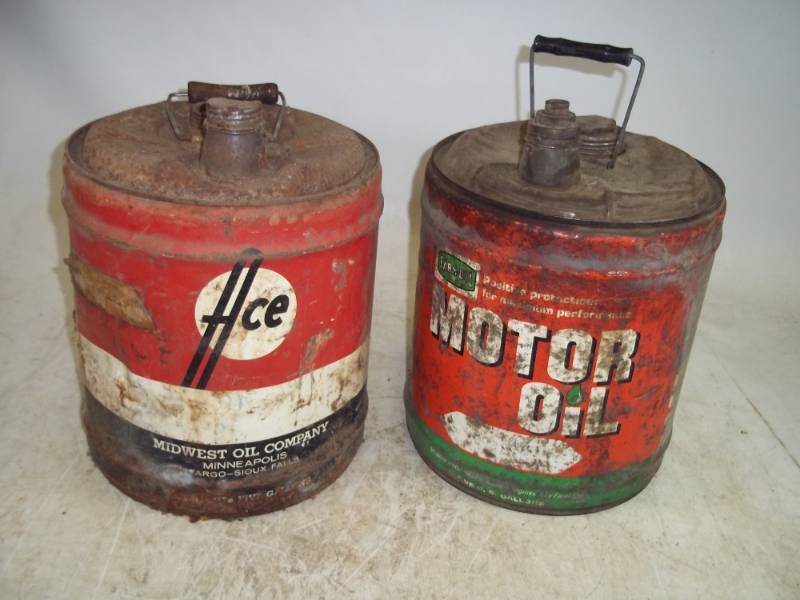 lot 70 image: Pair of Vintage 5 Gallon Cans