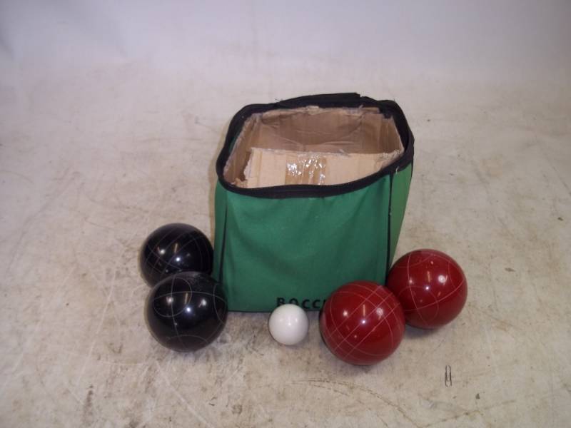 lot 115 image: Bocce Ball Game, Quality High End with case