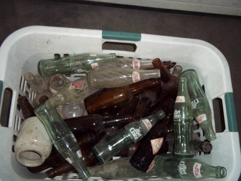 lot 119 image: Large Lot of Vintage Pop Bottles