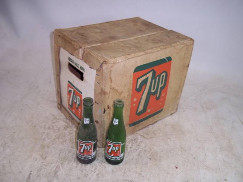 lot 138 image: Very Rare Fergus Falls 7up Cardboard Pop Case with 2 bottles