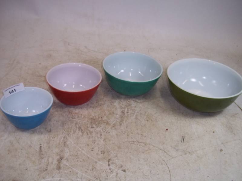 lot 141 image: Pyrex Colored Nesting Mixer Bowls
