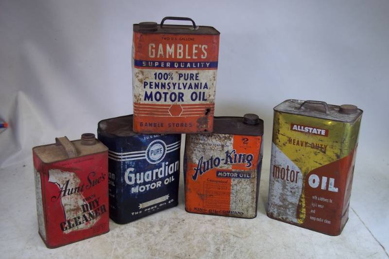 lot 145 image: Vintage Well used motor oil cans empty