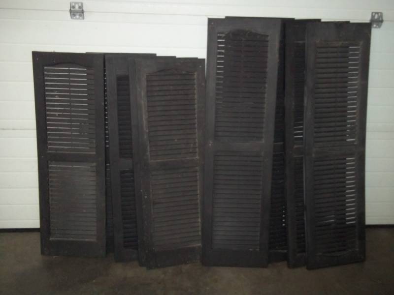lot 147 image: 10 Plastic Shutters