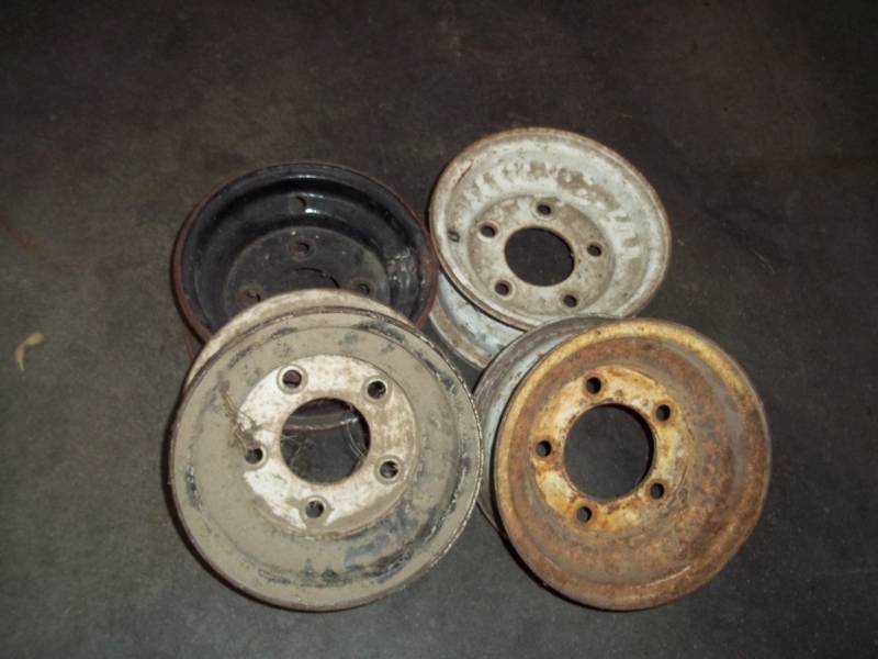 lot 149 image: 4 Wheel Hubs