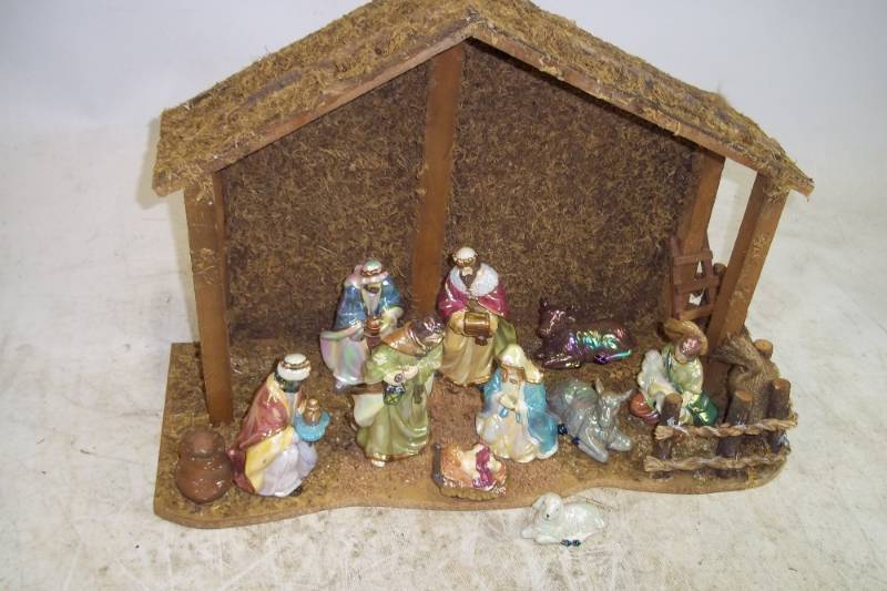 lot 152 image: Nativity Set