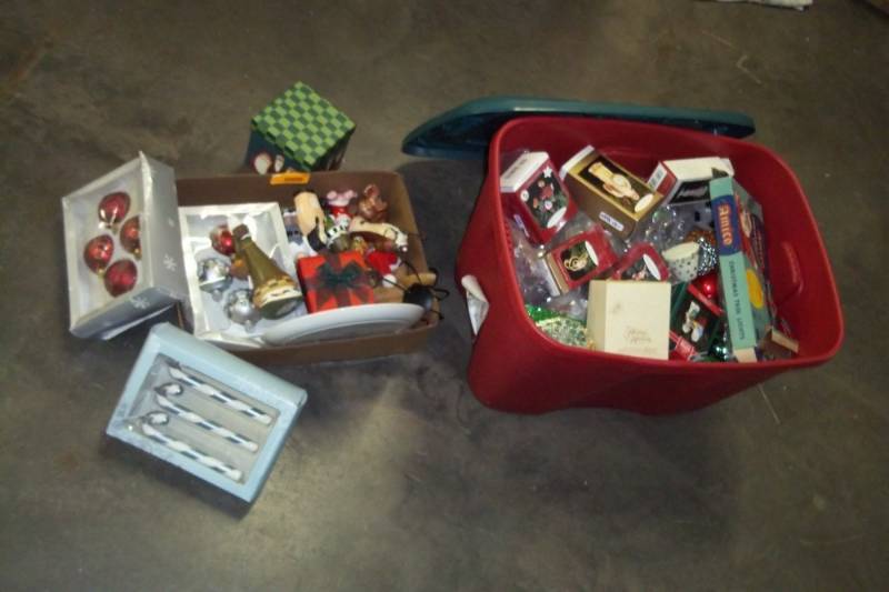lot 158 image: Large Christmas Dcor lot with Tote