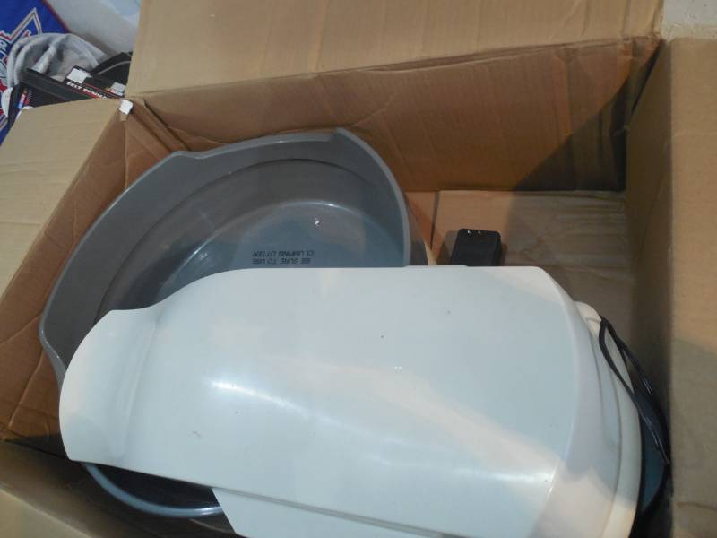 lot 13 image: Simply Clean Automatic Litter Box System